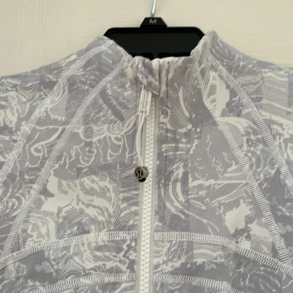 Lululemon define jacket size 10 gently worn great condition - Picture 2 of 6